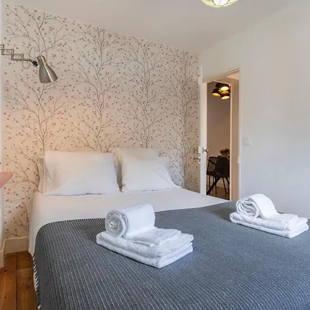 Alfama 2bdr Duplex W/ Balcony By Lovelystay