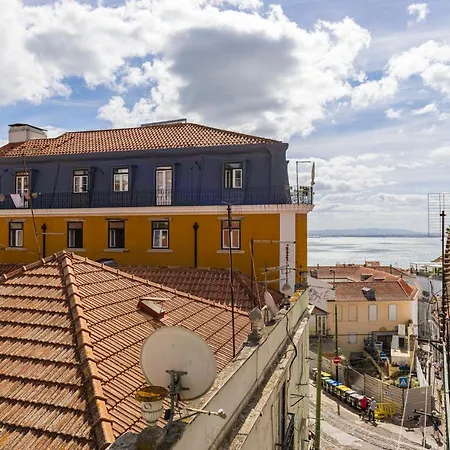Alfama 2bdr Duplex W/ Balcony By Lovelystay *