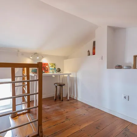 Alfama 2bdr Duplex W/ Balcony By Lovelystay Appartement