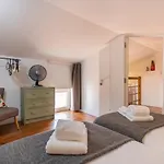 Alfama 2bdr Duplex W/ Balcony By Lovelystay Apartment