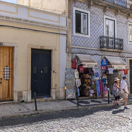 Alfama 2bdr Duplex W/ Balcony By Lovelystay Apartment