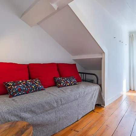 Alfama 2bdr Duplex W/ Balcony By Lovelystay *