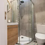 Апартаменты Alfama 2bdr Duplex W/ Balcony By Lovelystay
