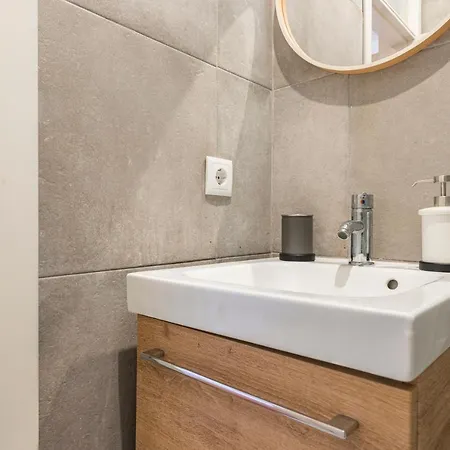 Alfama 2bdr Duplex W/ Balcony By Lovelystay Apartment *