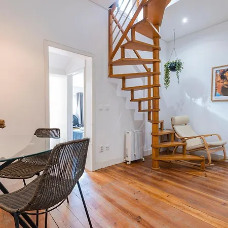 Alfama 2bdr Duplex W/ Balcony By Lovelystay Apartment *